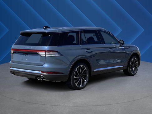 Used 2025 Lincoln Aviator Reserve w/ Equipment Group 201A AWD/4WD image 3