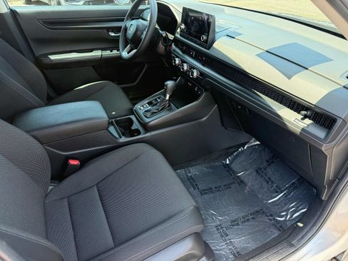 Used 2024 Honda CR-V LX image 31