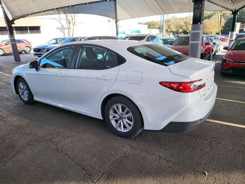 Used 2025 Toyota Camry LE image 11