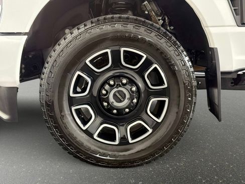Used 2025 Ford F250 Platinum AWD/4WD image 12