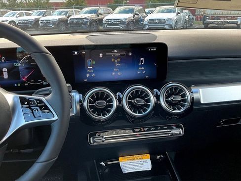 New 2026 Mercedes-Benz GLB 250 4MATIC image 7
