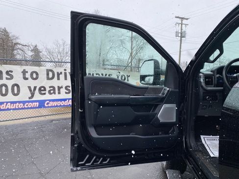 Used 2025 Ford F250 Platinum image 14