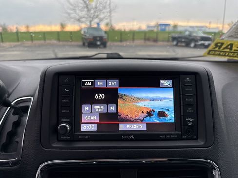 Used 2017 Dodge Grand Caravan SXT w/ Driver Convenience Group image 19