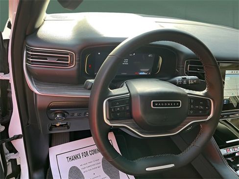 Used 2023 Jeep Wagoneer L Series II image 20