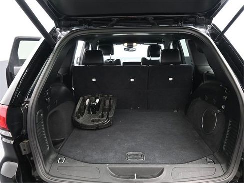 Used 2018 Jeep Grand Cherokee Altitude image 29
