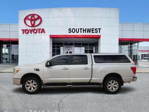 Used 2017 Nissan Titan SV AWD/4WD image 3