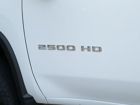 Used 2024 Chevrolet Silverado 2500 Custom AWD/4WD image 36