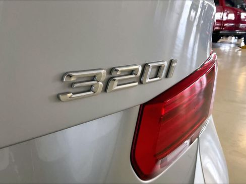 Used 2018 BMW 320i Sedan w/ Convenience Package RWD image 9