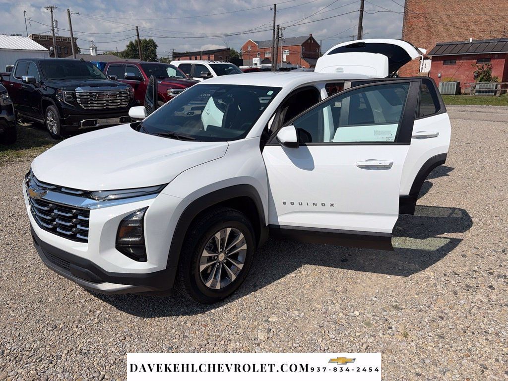 Used 2025 Chevrolet Equinox LT AWD/4WD image 23