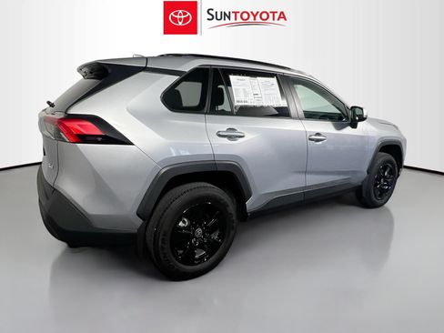 Used 2025 Toyota RAV4 XLE w/ Convenience Package FWD image 4