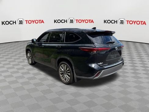 Used 2023 Toyota Highlander Platinum AWD/4WD image 6