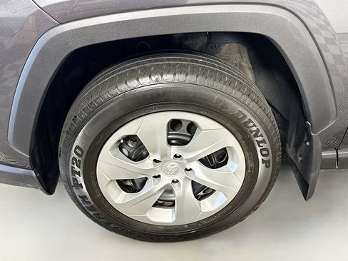 Used 2023 Toyota RAV4 LE AWD/4WD image 4