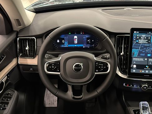 Used 2026 Volvo XC90 B5 Plus image 12