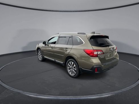 Used 2018 Subaru Outback 2.5i Touring image 6