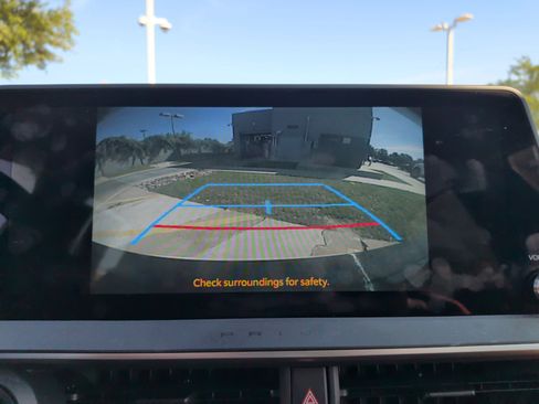 Used 2025 Toyota Prius Plug-In Hybrid FWD image 20