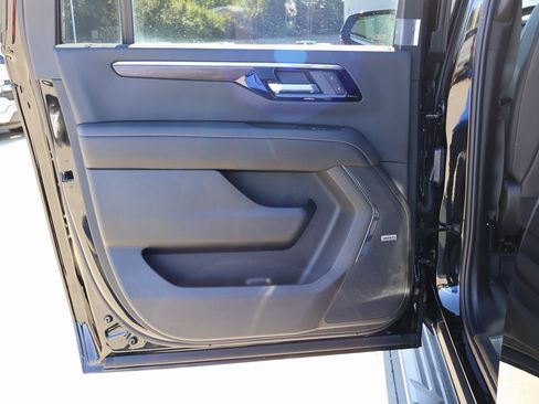 New 2025 Chevrolet Suburban Premier image 27