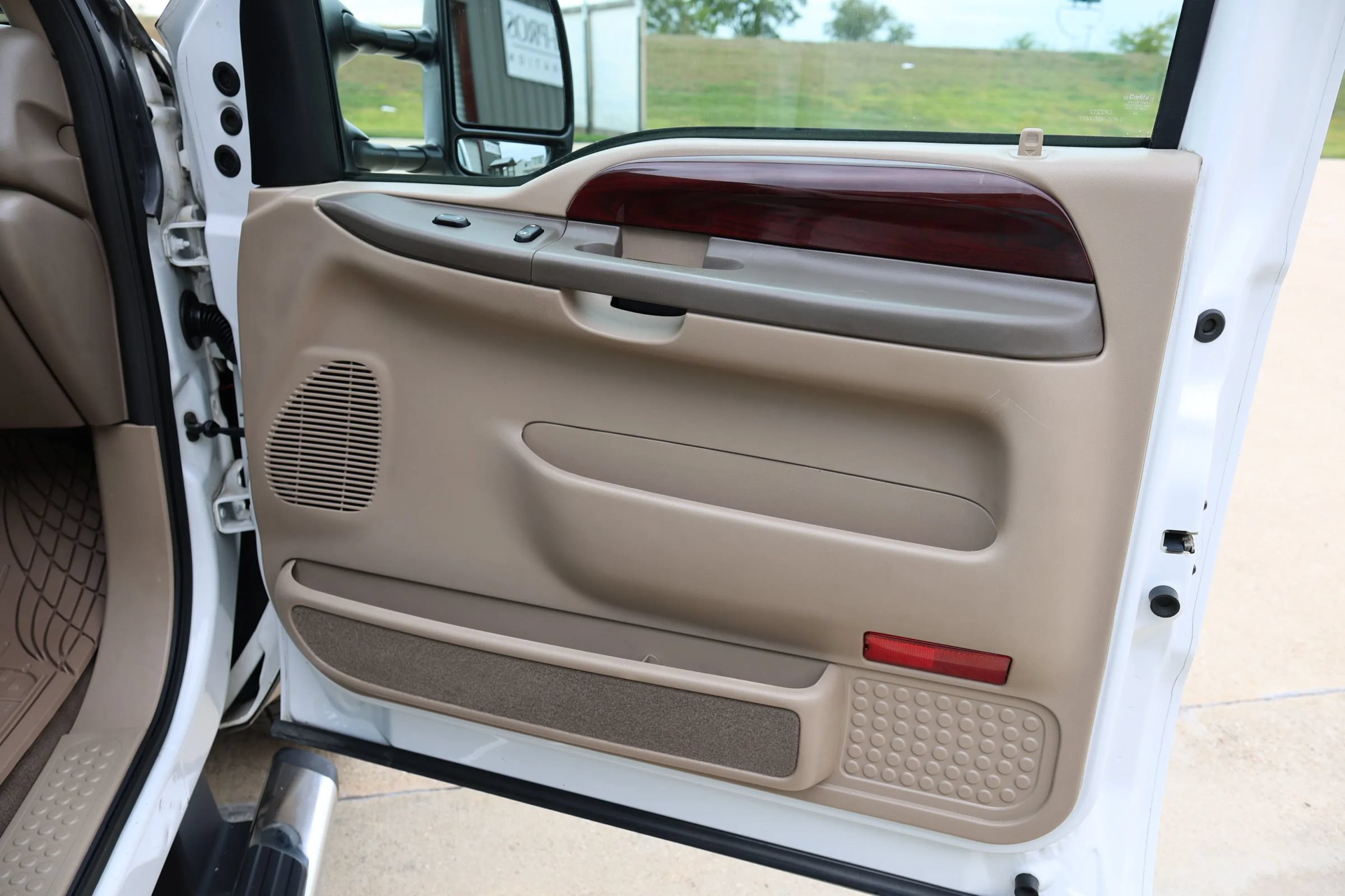 Used 2004 Ford Excursion Eddie Bauer AWD/4WD image 47