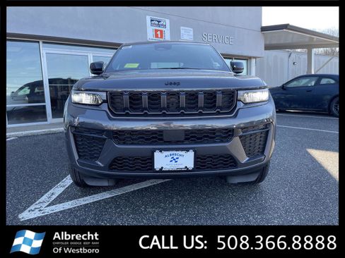 New 2026 Jeep Grand Cherokee Altitude image 8