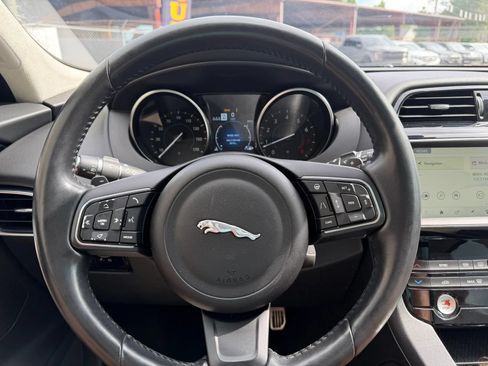 Used 2019 Jaguar F-PACE Premium AWD/4WD image 31