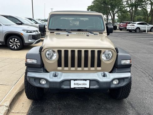 Used 2019 Jeep Wrangler Sport AWD/4WD image 9