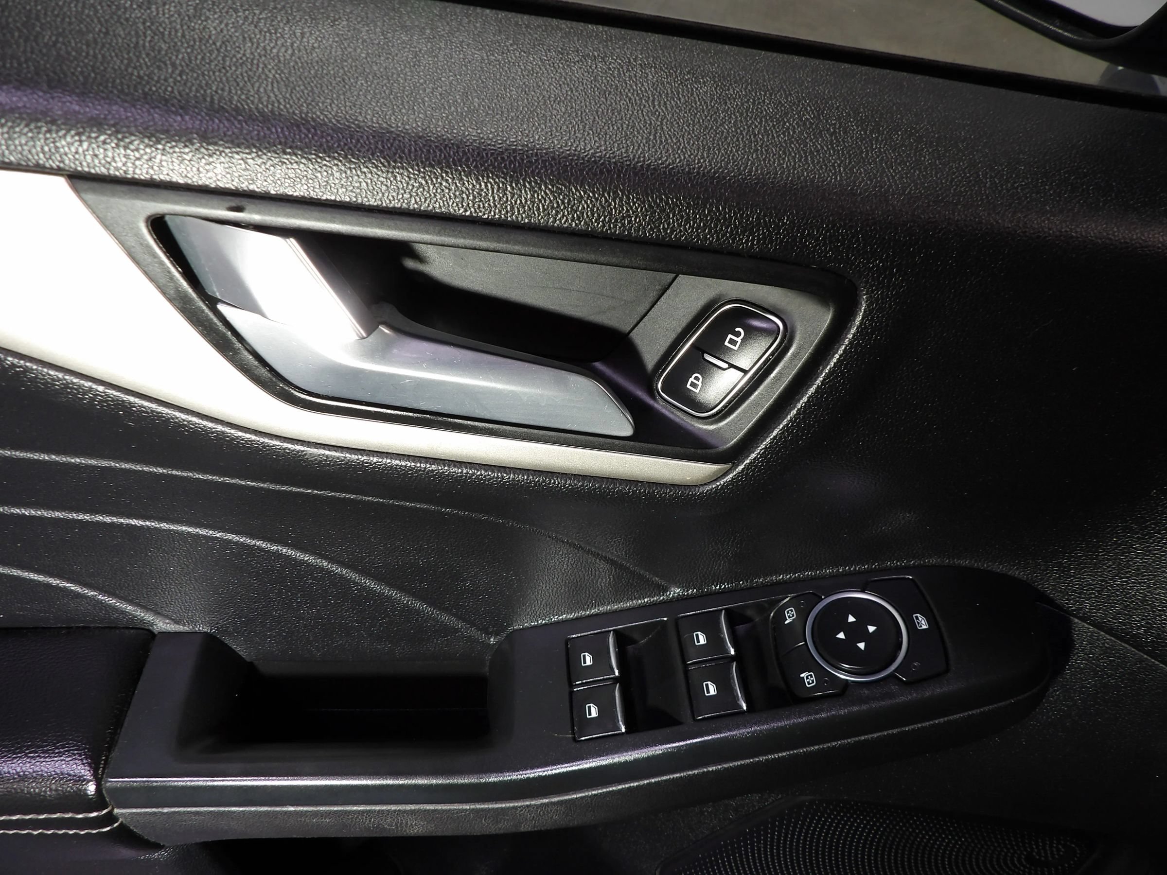 Used 2022 Ford Escape SEL FWD image 8