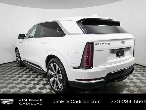 Certified 2025 Cadillac Escalade IQ Luxury 2 w/ LPO, Premium Carpet Package AWD/4WD image 29