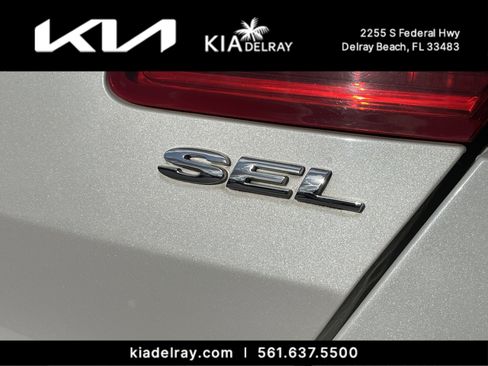 Used 2014 Ford Taurus SEL w/ Equipment Group 201A image 9