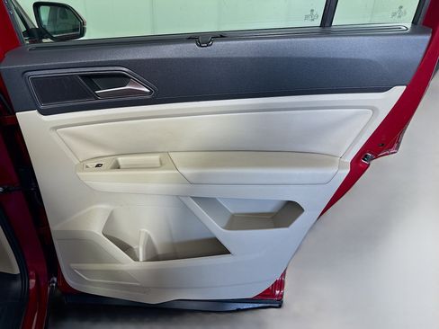 Used 2018 Volkswagen Atlas SE image 28