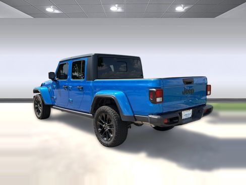 Used 2025 Jeep Gladiator Sport AWD/4WD image 3