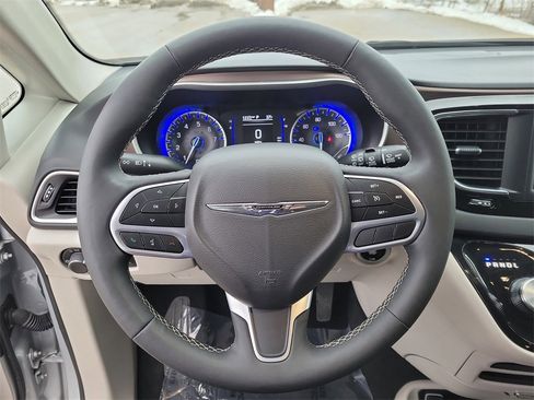 Used 2024 Chrysler Voyager LX image 22