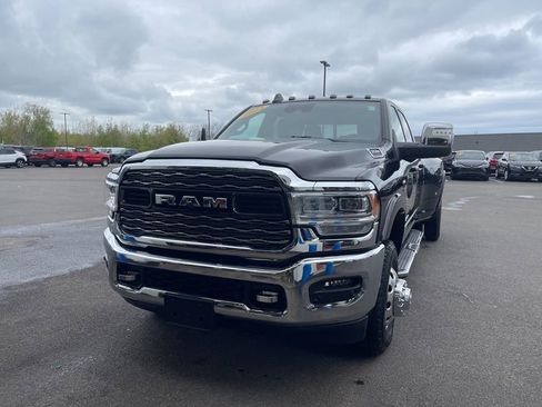 Used 2024 RAM 3500 Limited AWD/4WD image 3