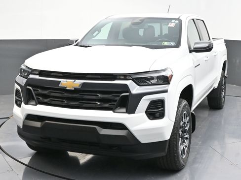Used 2023 Chevrolet Colorado LT w/ LT Convenience Package III AWD/4WD image 3
