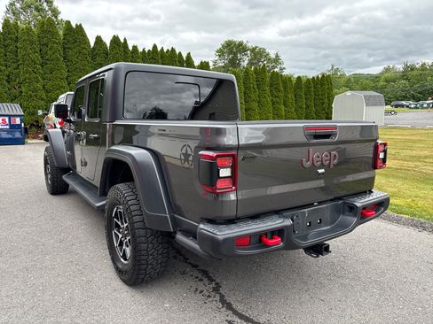 Used 2024 Jeep Gladiator Rubicon w/ Technology Group AWD/4WD image 8