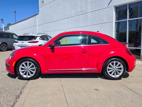 Used 2018 Volkswagen Beetle 2.0T SE FWD image 2