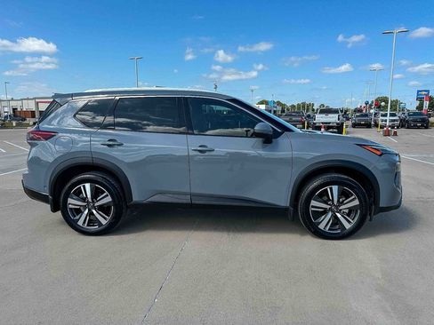 Used 2025 Nissan Rogue SL w/ SL Premium Package AWD/4WD image 2