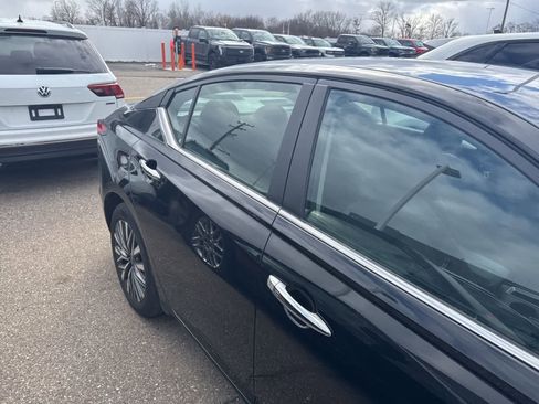 Used 2025 Nissan Altima 2.5 SV image 12