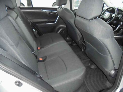 Used 2019 Toyota RAV4 LE image 10