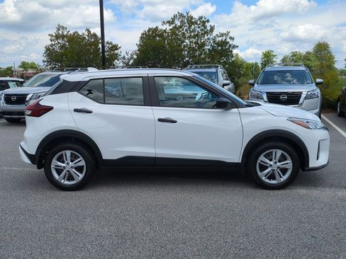 New 2025 Nissan Kicks Play S FWD image 2