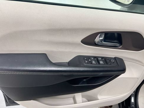 Used 2023 Chrysler Voyager LX FWD image 20