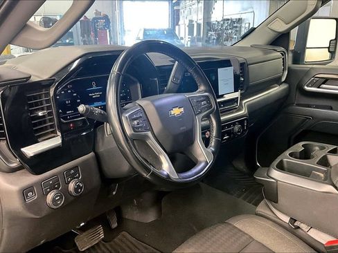 Used 2024 Chevrolet Silverado 2500 LT AWD/4WD image 13