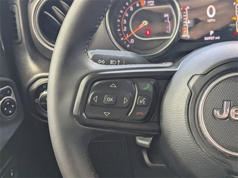 Used 2023 Jeep Gladiator Willys image 18