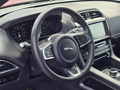 Used 2019 Jaguar F-PACE S image 18