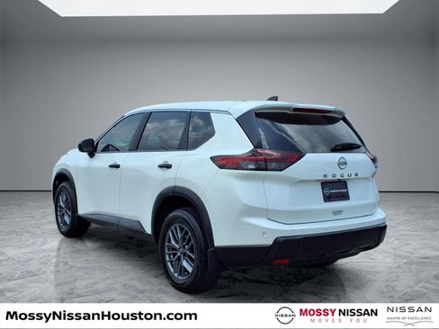 Used 2025 Nissan Rogue S FWD image 2