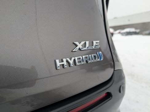 Used 2023 Toyota Sienna XLE image 6