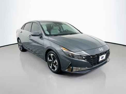 Certified 2023 Hyundai Elantra Limited w/ Preferred Accessory Package FWD image 3