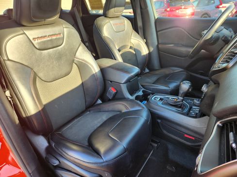 Used 2021 Jeep Cherokee Trailhawk w/ Sun, Sound & Nav Group image 15