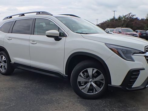Certified 2025 Subaru Ascent Premium w/ Popular Package #2 AWD/4WD image 2