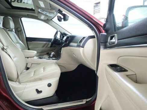 Used 2020 Jeep Grand Cherokee Limited AWD/4WD image 10
