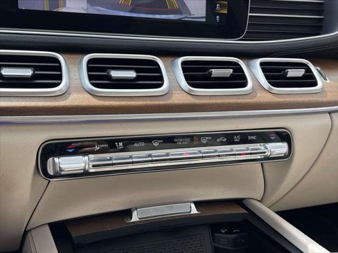 Used 2022 Mercedes-Benz GLS 450 4MATIC image 33