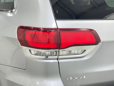 Used 2020 Jeep Grand Cherokee Limited w/ Premium Lighting Group AWD/4WD image 34